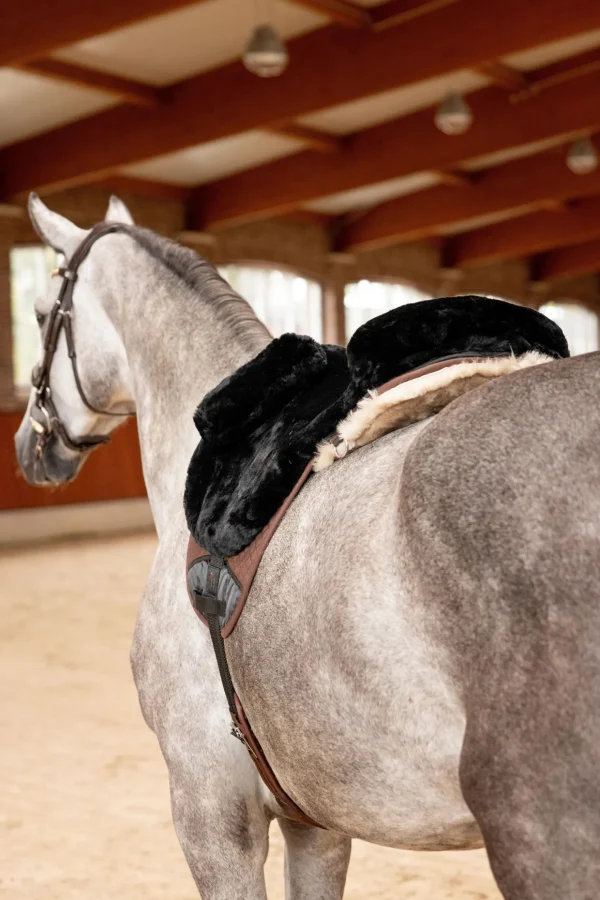 horze ridematte i sauefell* Nettdrevne Gjerdeapparater & Batteridrevne Gjerdeapparater | Saler