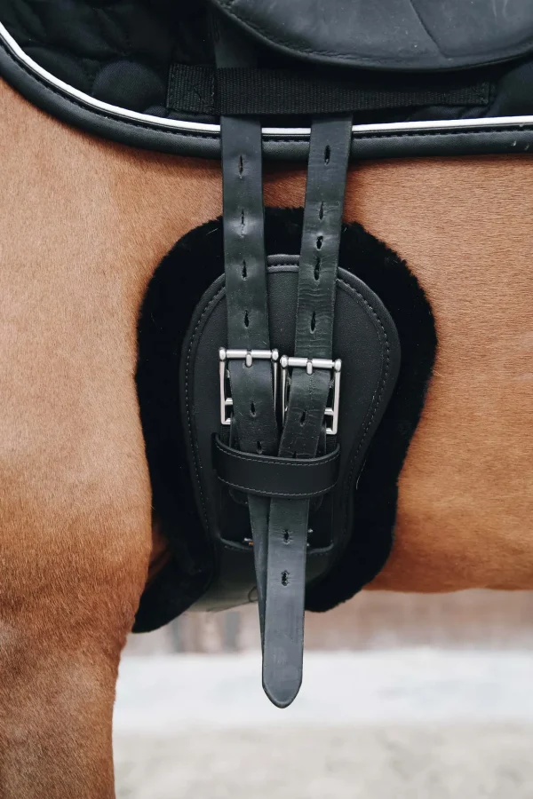 kentucky Horsewear anatomisk gjordovertrekk i saueskinn til kort gjord* Gjorder