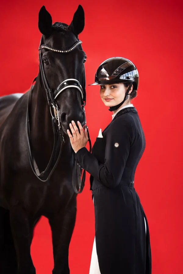 pikeur Abus AirLuxe Chrome ridehjelm med lengre brem* Ridehjelmer